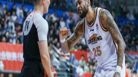 联赛首战波折频生！李海新判罚引长春亚泰不满，媒体直言其事