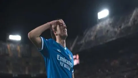 斯洛特探秘：伊萨克与埃基蒂克协作升华，阵容规划独家揭晓！